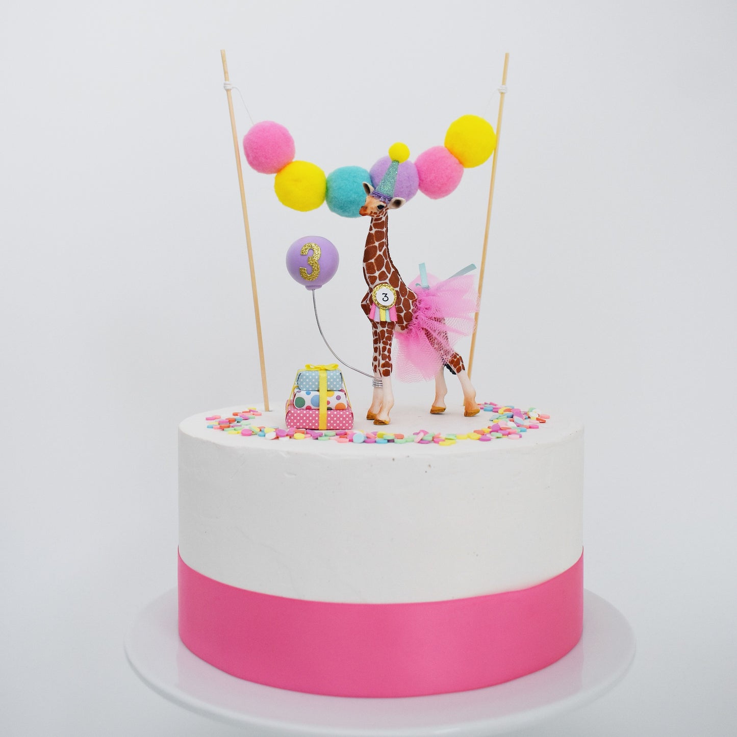 giraffe with party hat for birthday cake